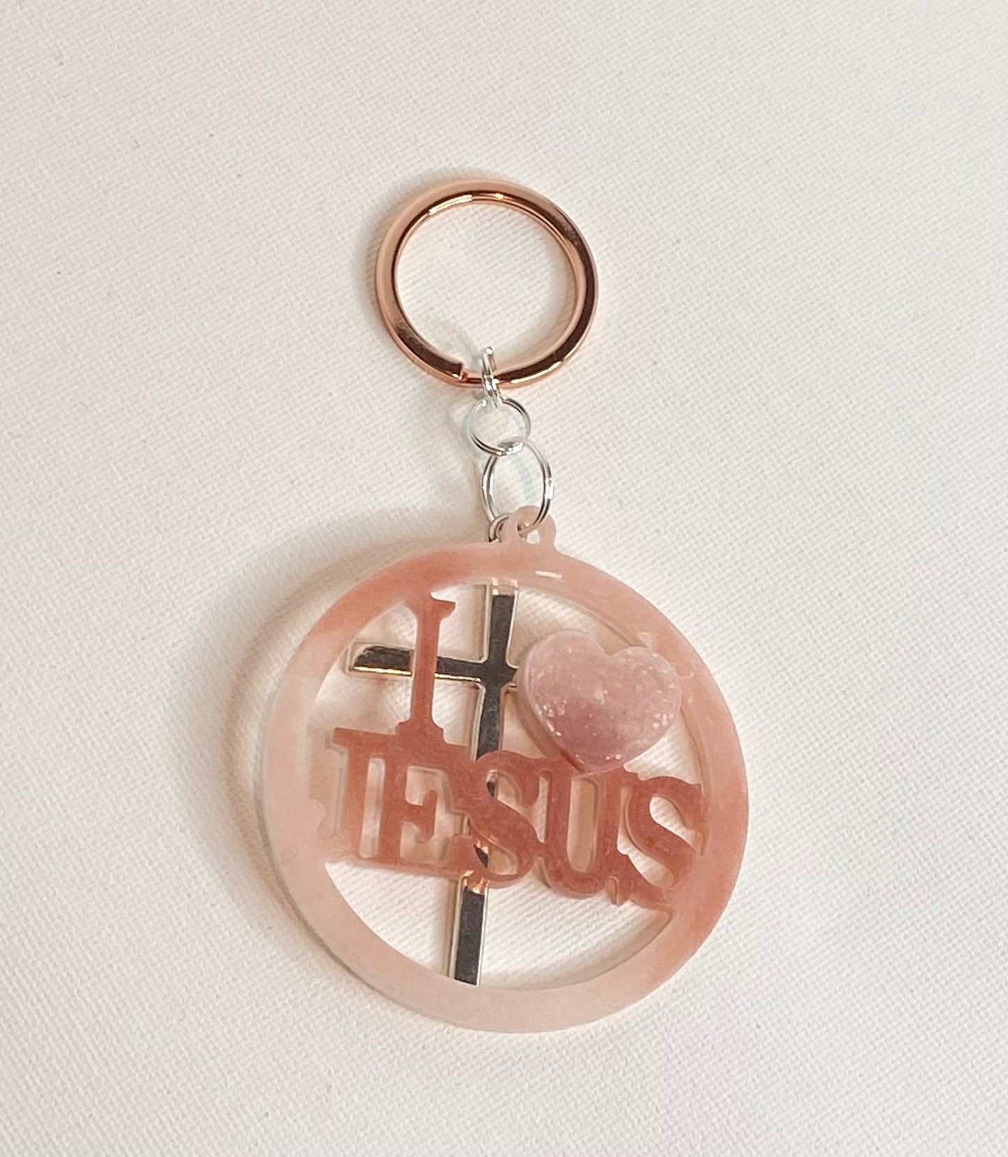 Porte-clés I love Jésus fait main en résine